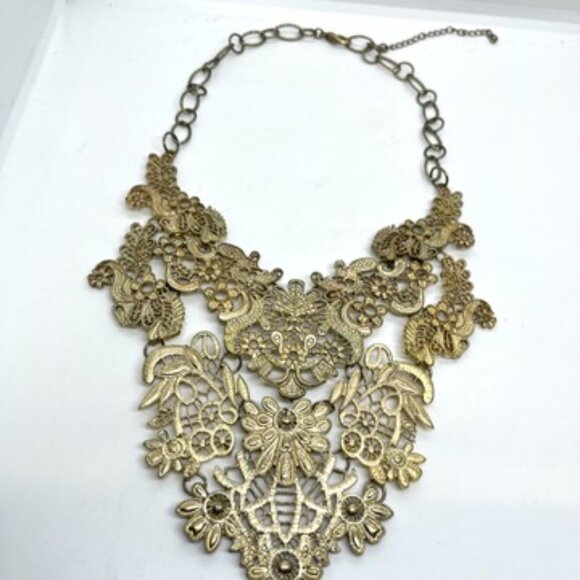 VINTAGE LACE CUT OUT BIB NECKLACE ANTIQUED LIGHT GOLD TONE CHAIN ORNATE FILIGREE - Picture 6 of 15